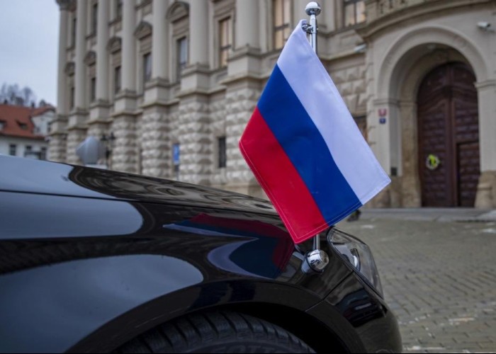 Tensiunile dintre Bulgaria și Rusia iau amploare. Ultimatul Moscovei în privința expulzării a 70 de diplomați ruși acuzați de spionaj a fost respins ferm de premierul Petkov. Kremlinul amenință cu închiderea Ambasadei și acuză Sofia că acționează la „cererea unor forțe externe”