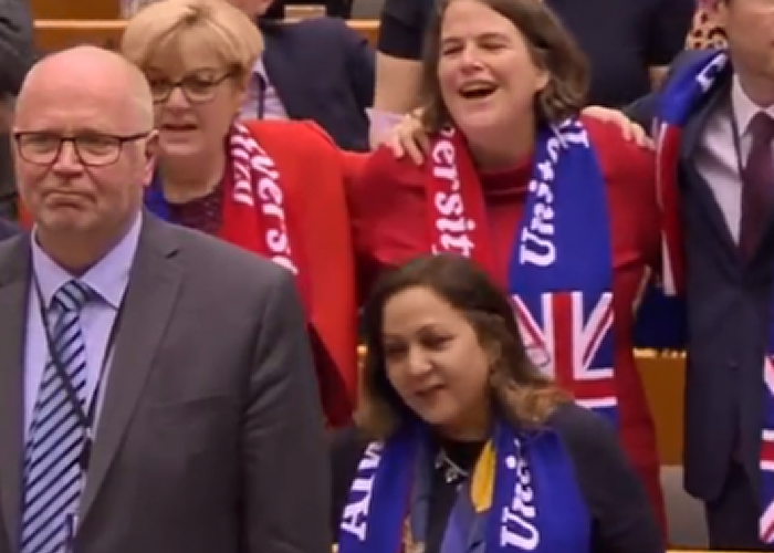 VIDEO Marea Britanie părăsește oficial UE după ce Parlamentul European a ratificat acordul de retragere. Finalul emoționant al Brexit-ului 