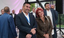 Olguța Vasilescu și Claudiu Manda iau cele mai importante decizii în PSD, Sorin Grindeanu având mai degrabă rolul de purtător de cuvânt. Unii lideri social-democrați consideră că primărița din Craiova ar fi singura capabilă să recupereze electoratul PSD atras de formațiunile suveraniste