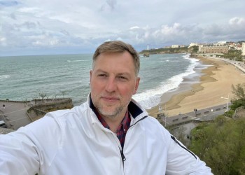 VIDEO. Regimul de la Kremlin ar fi trimis patru asasini pentru a-l lichida, în Franța, pe opozantul Vladimir Osecikin, care demască atrocitățile din penitenciarele rusești și crimele de război din Ucraina / Serviciile secrete franceze au dejucat asasinatul și i-au arestat pe indivizi