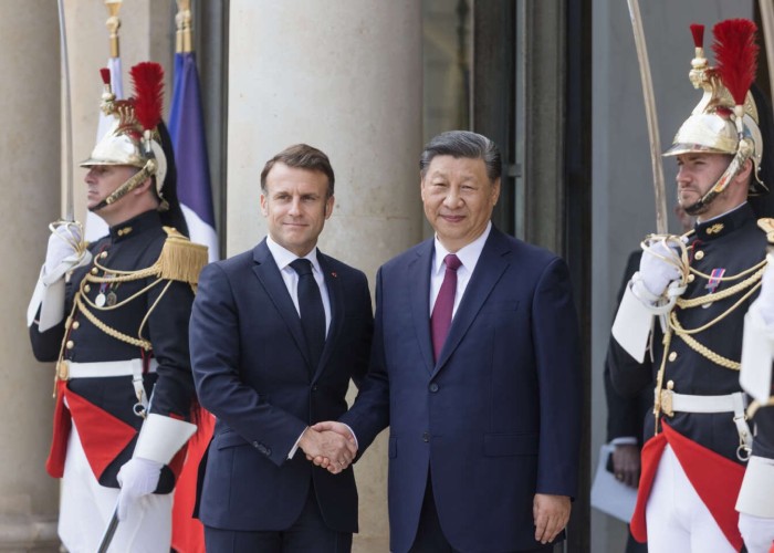 Xi Jinping la Paris. Macron laudă China pentru promisiunea de a se abține să vândă Rusiei „orice fel de armament”. Cei doi lideri vor să propună Rusiei agresoare și Ucrainei bombardate zilnic un „armistițiu olimpic”