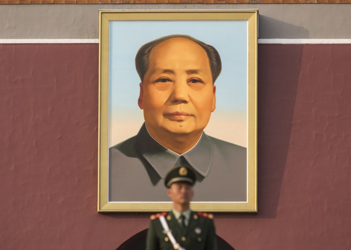 China reia, după zeci de ani, campania maoistă de pedepsire cruntă a celor care citesc sau dețin CĂRȚI neaprobate de partidul comunist. China, o rușine planetară