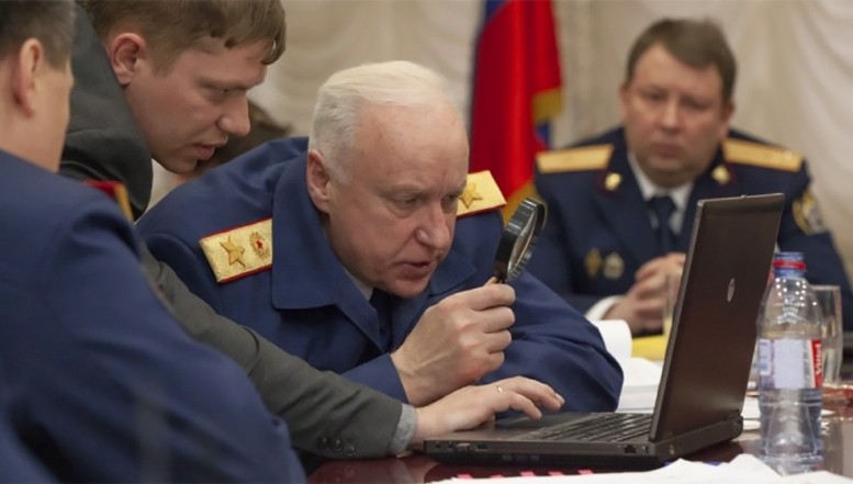 Ofițerii Armatei lui Putin au pus lupa pe laptop. Jurnalista de origine rusă Julia Ioffe dezvăluie că tiranul de la Kremlin și apropiații săi nu folosesc nici computerul, nici internetul