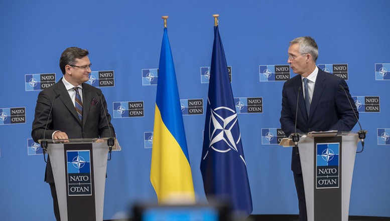 În perspectiva Summitului de la Vilnius, Kuleba avertizează NATO că "ambiguitatea reprezintă cel mai bun aliat al lui Putin": "Kyivul are nevoie de Alianță și Alianța are nevoie de Kyiv!". Aportul de securitate pe care aderarea Ucrainei l-ar aduce Alianței Nord-Atlantice