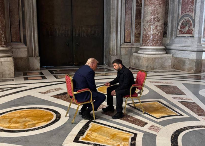 VIDEO. Donald Trump îl somează, din nou, pe Vladimir Putin să înceteze războiul și să semneze un acord de pace. Despre întâlnirea cu Volodimir Zelenski de la Vatican spune că a fost „bună”, „plăcută” și „frumoasă”