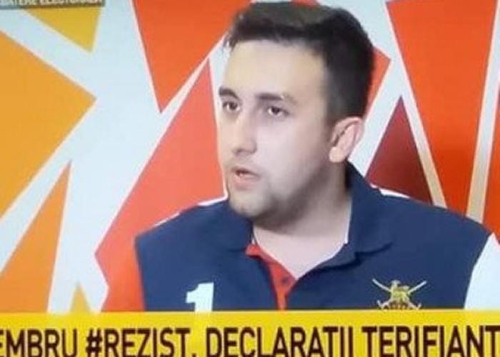 INTOXICARE marca Antena 3. Protestatarul fake #Rezist BĂTĂUȘ, inventat în laboratoarele securiste voiculesciene