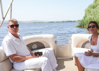 Klaus Iohannis a fost executat silit de ANAF, fostul lider de la Cotroceni rămânând fără casa din Sibiu pe care o ocupase ilegal. Inspectorii fiscali ar fi fost nevoiți să forțeze ușa imobilului, întrucât soții Iohannis nu s-au sinchisit să predea cheile civilizat