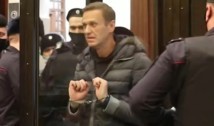 VIDEO. Condamnarea lui Navalnîi provoacă indignare în Occident. În Rusia continuă protestele și arestările. Zeci de manifestanți au fost bătuți, iar peste 1400 au fost aruncați după gratii într-o singură zi