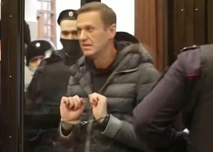 VIDEO. Condamnarea lui Navalnîi provoacă indignare în Occident. În Rusia continuă protestele și arestările. Zeci de manifestanți au fost bătuți, iar peste 1400 au fost aruncați după gratii într-o singură zi