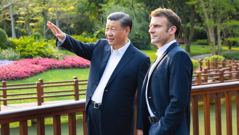 Prostiile debitate de Emmanuel Macron privind distanțarea Europei față de SUA încurajează China să devină și mai agresivă pe plan internațional. Liderul francez le cere europenilor să nu urmeze SUA în problema Taiwanului, aberând despre o așa-numită „autonomie strategică"