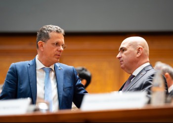 Ionuț Moșteanu, încurajat printr-un mesaj public de Grupul Român de Luptă „Getica” al voluntarilor români din Ucraina, în contextul studiilor și CV-urilor sale haotice: „Noi și toți cei care ne susțin, vă sprijinim în continuare” / Mai mulți colegi de la USR vor însă retragerea sprijinului politic