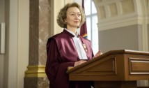 VIDEO Toată „judecătorimea” de la vârful justiției induce public ideea că Simina Tănăsescu și CCR ar primi ordine de la Ilie Bolojan. Jurnalist: „Nu cred că există în UE o justiție atât de capturată” / Ana Birchall: „Îmi este foarte greu să cred că Simina Tănăsescu, așa cum o cunosc eu profesional, s-ar compromite discutând „hotărâri” ale CCR”