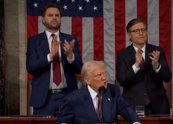 VIDEO. Trump pare că s-a reconciliat cu Zelenski, urmând ca SUA și Ucraina să semneze acordul. S-au înfuriat însă Canada și China. Beijingul transmite, public, la foc automat, mesaje războinice: „Dacă SUA doresc război, fie că este vorba de unul tarifar, comercial sau de orice alt tip, suntem pregătiți să luptăm până la capăt!”