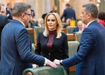 PSD se leapădă de Firea! Ciolacu i-a cerut să plece din Guvern, iar pesedista a anunțat că demisionează! Cariera politică a senatoarei s-a încheiat în cel mai rușinos mod cu putință! Noi dezvăluiri de presă indică legături indubitabile ale soților Pandele-Firea cu mafia căminelor groazei / Imagini incredibile cu „surorile” Gabi și Ligia, urmate peste tot, ca o umbră, de „șoferul-patron” Ștefan Godei