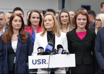 VIDEO. Elena Lasconi, discurs memorabil la depunerea candidaturii: „Îi reprezint pe românii care de 35 de ani se simt trădaţi şi păcăliţi de această clasă politică” / „Nu intru în dezbateri cu candidații proruși. Rușii ne-au făcut foarte mult rău. Noi suntem pentru Vest. Mie îmi plac blugii, îmi place Coca-Cola, întotdeaua ne-am dorit să fim cu americanii!”