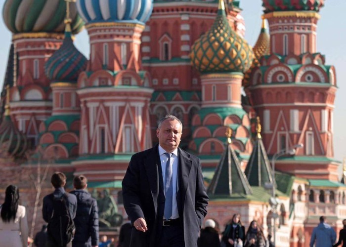 Cum se FRAUDEAZĂ la Moscova alegerile din R.Moldova: Vot masiv în secțiile din Rusia. Basarabenii sunt momiți și îndemnați să-l voteze pe rusofilul corupt Igor Dodon