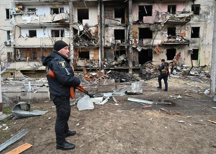 ULTIMA ORĂ: Tancurile rusești au intrat în Kiev. Se dau lupte crâncene pe străzile capitalei. Explozii, împușcături și flăcări