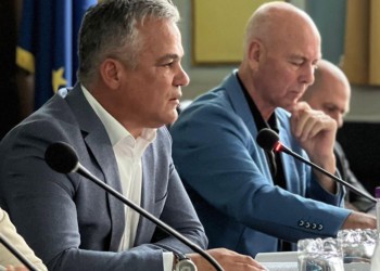 Dezvăluiri incendiare NewsCenter: omul de încredere al lui Adrian Veștea la Ministerul Dezvoltării a fost un ofițer SRI. Acesta avea vreo trei joburi la stat, dar și o firmă în domeniul energiei! Apoi, la vârsta de 50 de ani și puțin a devenit și pensionar special
