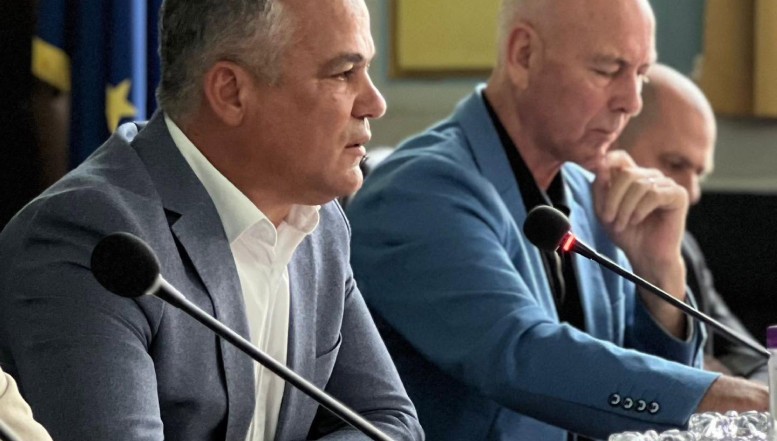 Dezvăluiri incendiare NewsCenter: omul de încredere al lui Adrian Veștea la Ministerul Dezvoltării a fost un ofițer SRI. Acesta avea vreo trei joburi la stat, dar și o firmă în domeniul energiei! Apoi, la vârsta de 50 de ani și puțin a devenit și pensionar special