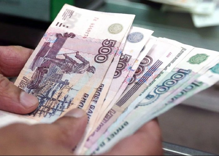 În timp ce noi ne confruntăm cu scumpirile din benzinării, în lumea întoarsă pe dos din Rusia se suferă din cauza scumpirii altui tip de combustibil
