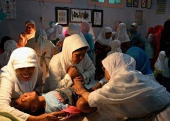 Mutilarea genitală a fetelor, o practică criminală și primitivă. Cum a sângerat până la moarte o copilă de doar 12 ani. Abominabila ”tradiție” e des întâlnită în Africa, dar și în unele state islamice din Asia