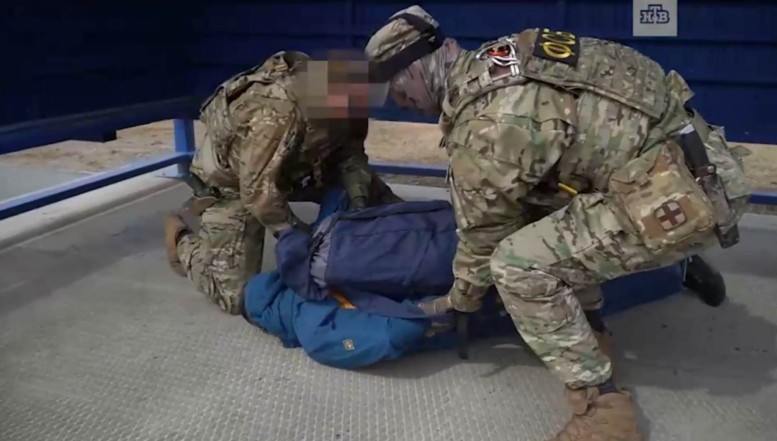 VIDEO. FSB anunță arestarea rușilor care trimit bani pentru armata Ucrainei. Cum a fost săltat un localnic din Khabarovsk