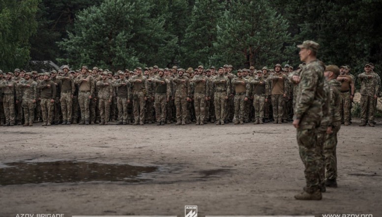 Comandantul Azov,  Denys Prokopenko, și-a revăzut trupele pentru prima oară de la căderea Mariupolului / Liderul militar le-a vorbit camarazilor despre legământul făcut în prizonierat