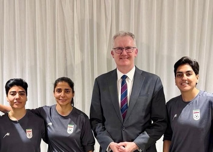 Cel puțin cinci fotbaliste ale echipei naționale a Iranului au refuzat să se mai întoarcă în țara natală. Ele au solicitat azil în Australia, iar autoritățile Canberra le-au extras cu poliția din hotelul în care erau cazate și supravegheate de forțe fidele islamiștilor de la Teheran