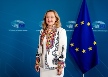 Zece motive să votezi Elena Lasconi