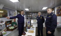 Vizita lui Putin în Insulele Kurile a stârnit furia Japoniei. Premierul nipon Sanae Takaichi a criticat gestul liderului rus, arătând că vizita „rănește sentimentele poporului japonez” și este „incompatibilă cu poziția consecventă a Japoniei cu privire la Teritoriile de Nord”