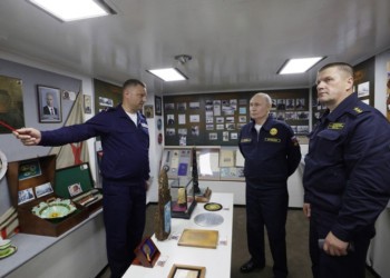Vizita lui Putin în Insulele Kurile a stârnit furia Japoniei. Premierul nipon Sanae Takaichi a criticat gestul liderului rus, arătând că vizita „rănește sentimentele poporului japonez” și este „incompatibilă cu poziția consecventă a Japoniei cu privire la Teritoriile de Nord”
