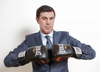 Legendarul Mihai Leu, primul campion al României la box profesionist, s-a stins din viață la doar 56 de ani. Fostul mare sportiv se retrăsese din box în urma unei accidentări, cu un palmares zdrobitor de 28-0, dintre care 10 victorii, prin KO!
