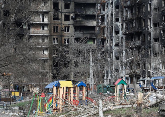 Rușii îi trimit pe toți bărbații ucraineni din Mariupol în lagărele din Novoazovsk. Teroare, interogatorii, muncă forțată și execuții sumare
