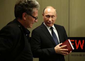 Cum ajunge un tiran să aibă o imagine bună în Occident. Un proeminent jurnalist, autor multipremiat, a primit sume uriașe de la „elita Kremlinului” pentru a scrie cărți „pozitive” despre Vladimir Putin. Cei doi s-au întâlnit de „aproape 100 de ori”