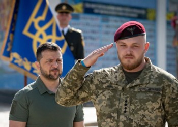 Kyivul adoptă o măsură restrictivă prin care încearcă să aducă bărbații apți de luptă înapoi în țară. Serviciile suspendate în cazul bărbaților care au vârsta pentru înrolarea în armată, dar se află în afara Ucrainei