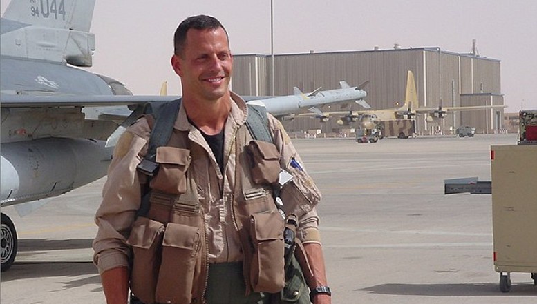 VIDEO. Cel mai bun pilot american de F-16, veteranul Dan Hampton, se oferă voluntar pentru a apăra cerul Ucrainei / El dezvăluie că mulți alți veterani NATO sunt gata să lupte de partea Kievului