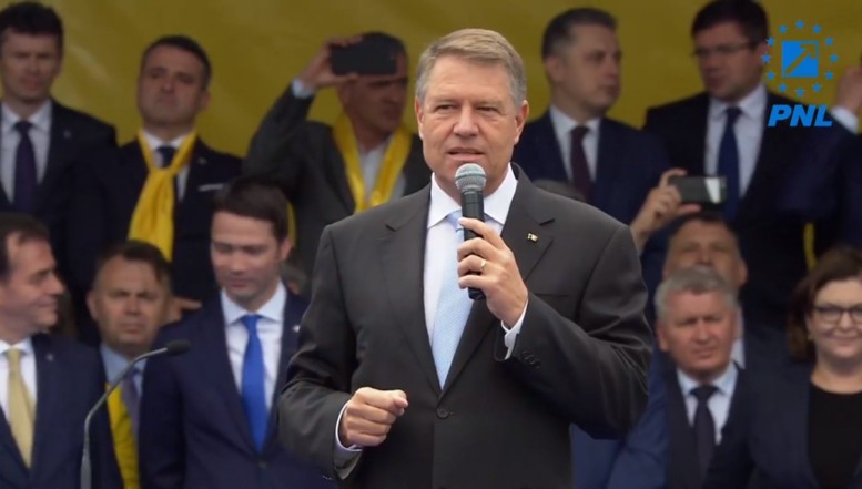 VIDEO Klaus Iohannis, apel către români, din Piața Victoriei: "Eliberați România! Vă aștept pe toți la vot! PSD nu contează în Europa! Au dovedit că nu sunt în stare de nimic!"