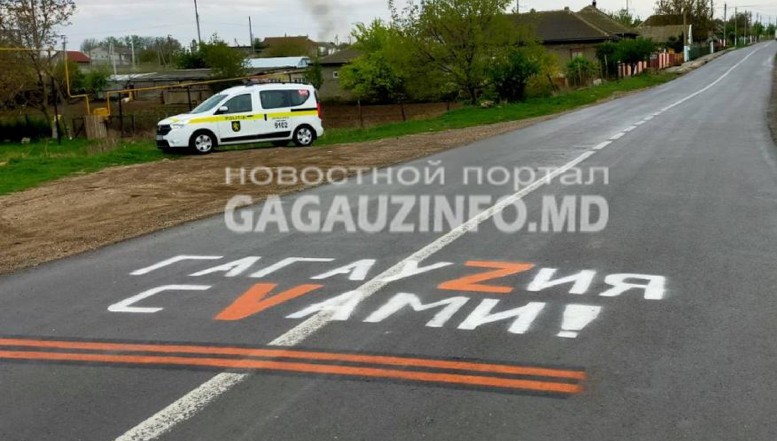 FOTO Provocări mizerabile în Găgăuzia. Simbolurile invaziei ruse în Ucraina, aplicate pe un drum din Tomai. Aceste simboluri sunt INTERZISE