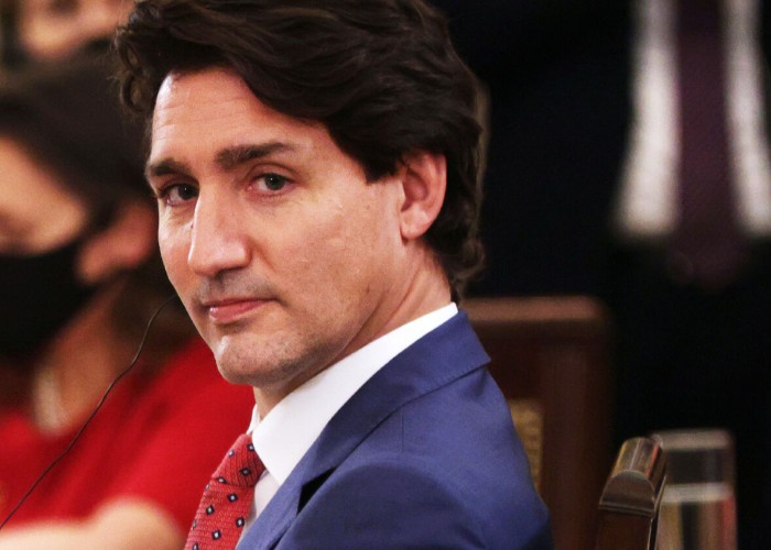 Trudeau, măsuri extremiste contra protestatarilor care se revoltă față de vaccinarea obligatorie: înghețarea conturilor bancare