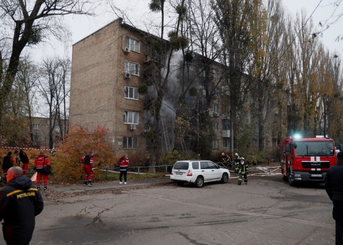 VIDEO. Ploaie de rachete rusești peste Ucraina. Situația e cumplită! Blocuri de locuințe în flăcări și beznă în cele mai mari orașe ucrainene. Pe Twitter, oamenii cer arestarea lui Lavrov în Bali, la summitul G20, și acuzarea lui de terorism