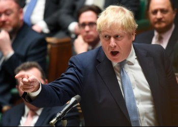 Boris Johnson demisionează din fruntea Partidului Conservator, dar mai rămâne o vreme premier