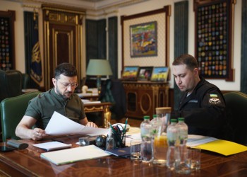 „Marea reorganizare” a Ucrainei. Explicații pe larg despre cea mai amplă remaniere guvernamentală a lui Volodimir Zelenski de la începutul războiului. De ce a ales să-i mute din funcții, promovându-i aparent, chiar pe oficialii care au contribuit la îndepărtarea lui Andrii Iermak, fosta sa mână dreaptă? Urmărește întărirea statului sau să-și neutralizeze rivalii?