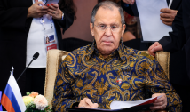 Lavrov se isterizează, fiind nemulțumit de abordarea cancelarului Merz în ceea ce privește înarmarea Germaniei. Mai mult, într-un puseu de profundă insolență, ministrul rus de Externe spune că țara sa respectă acordurile istorice, în timp ce Europa îndeamnă la "repetarea experienței lui Hitler"
