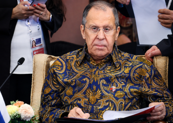 Lavrov se isterizează, fiind nemulțumit de abordarea cancelarului Merz în ceea ce privește înarmarea Germaniei. Mai mult, într-un puseu de profundă insolență, ministrul rus de Externe spune că țara sa respectă acordurile istorice, în timp ce Europa îndeamnă la "repetarea experienței lui Hitler"