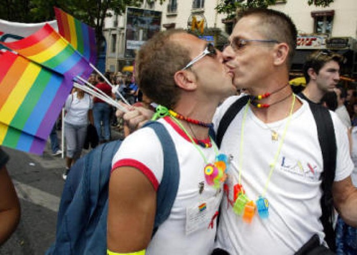 Parlamentul Ungariei INTERZICE orice conținut care promovează și portretizează homosexualitatea sau schimbarea sexului către minori, inclusiv reclamele și dramatizările propagandei gay