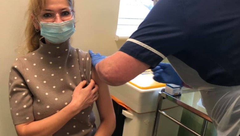 O doctoriță din România, printre primii oameni din lume vaccinați anti-Covid 19 cu produsul Pfizer-BioNTech, dezvăluie cum s-a simțit după prima doză. Cine nu trebuie sub nicio formă să se vaccineze