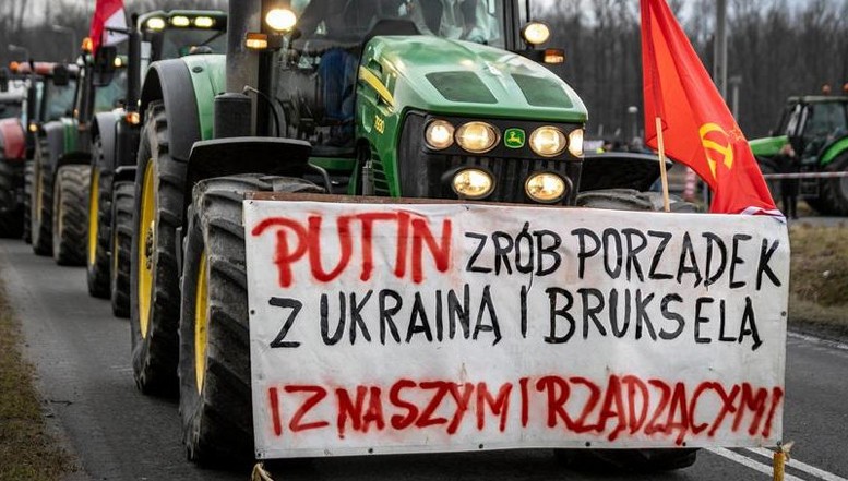 Varșovia ia măsuri împotriva fermierului polonez care a afișat la un protest bannerul scandalos "Putin, fă ordine în Ucraina, la Bruxelles și în rândul oficialilor noștri guvernamentali!". Mesajul ferm transmis de ministrul de Interne: "Nu va exista nicio toleranță pentru astfel de acțiuni criminale!"