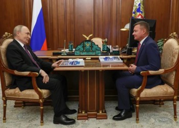 Vladimir Putin ar fi „șocat” de sinuciderea lui Roman Starovoit, pe care chiar el l-a demis din funcția de ministru al Transporturilor. Un alt oficial din cadrul aceluiași minister ar fi făcut atac de cord