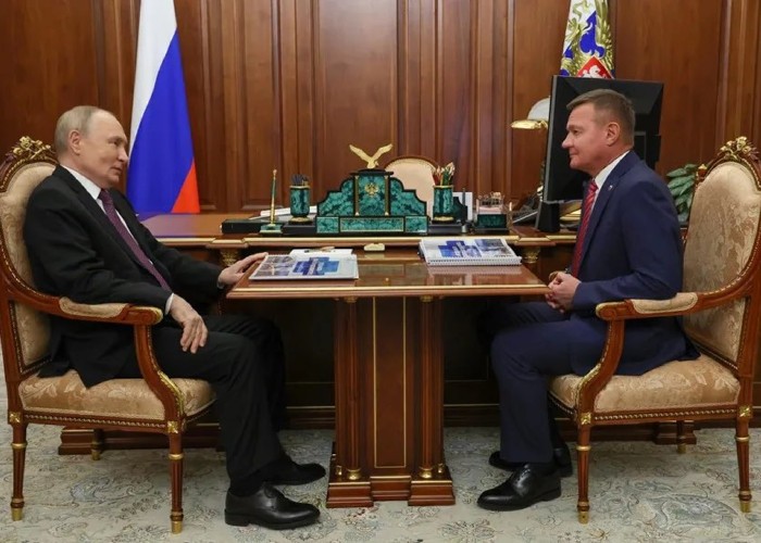 Vladimir Putin ar fi „șocat” de sinuciderea lui Roman Starovoit, pe care chiar el l-a demis din funcția de ministru al Transporturilor. Un alt oficial din cadrul aceluiași minister ar fi făcut atac de cord