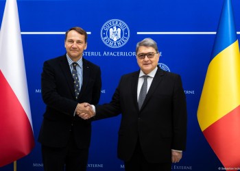 Aflat la București, ministrul polonez de Externe și-a exprimat recunoștința pentru sprijinul acordat de România Republicii Moldova / Declarațiile făcute privind buna relaționare dintre București și Varșovia / Sikorski i-a îndemnat pe polonezi să viziteze în număr mare țara noastră